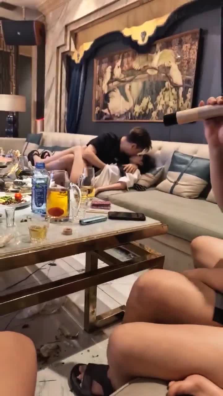 单纯唱歌🎤……