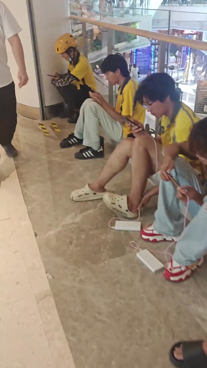 繁华背后的无尽空虚