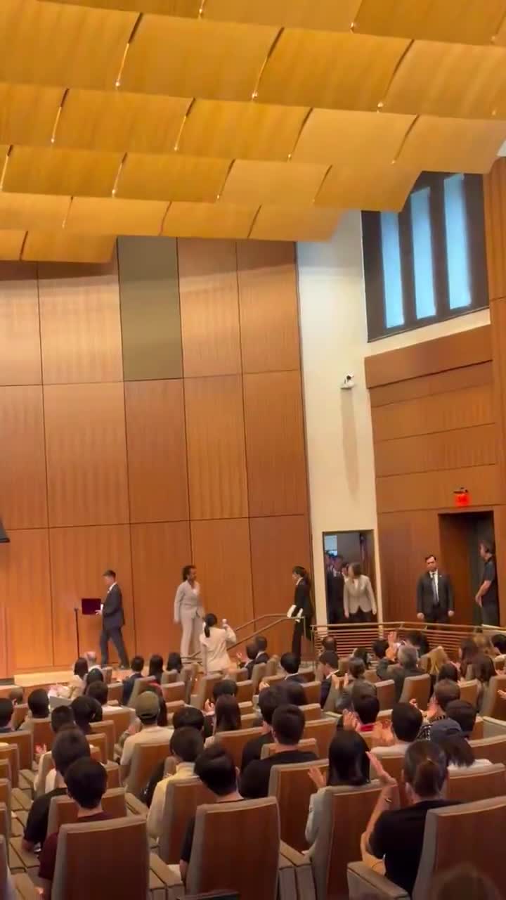 好像大家都喜欢去斯坦福演讲呢?