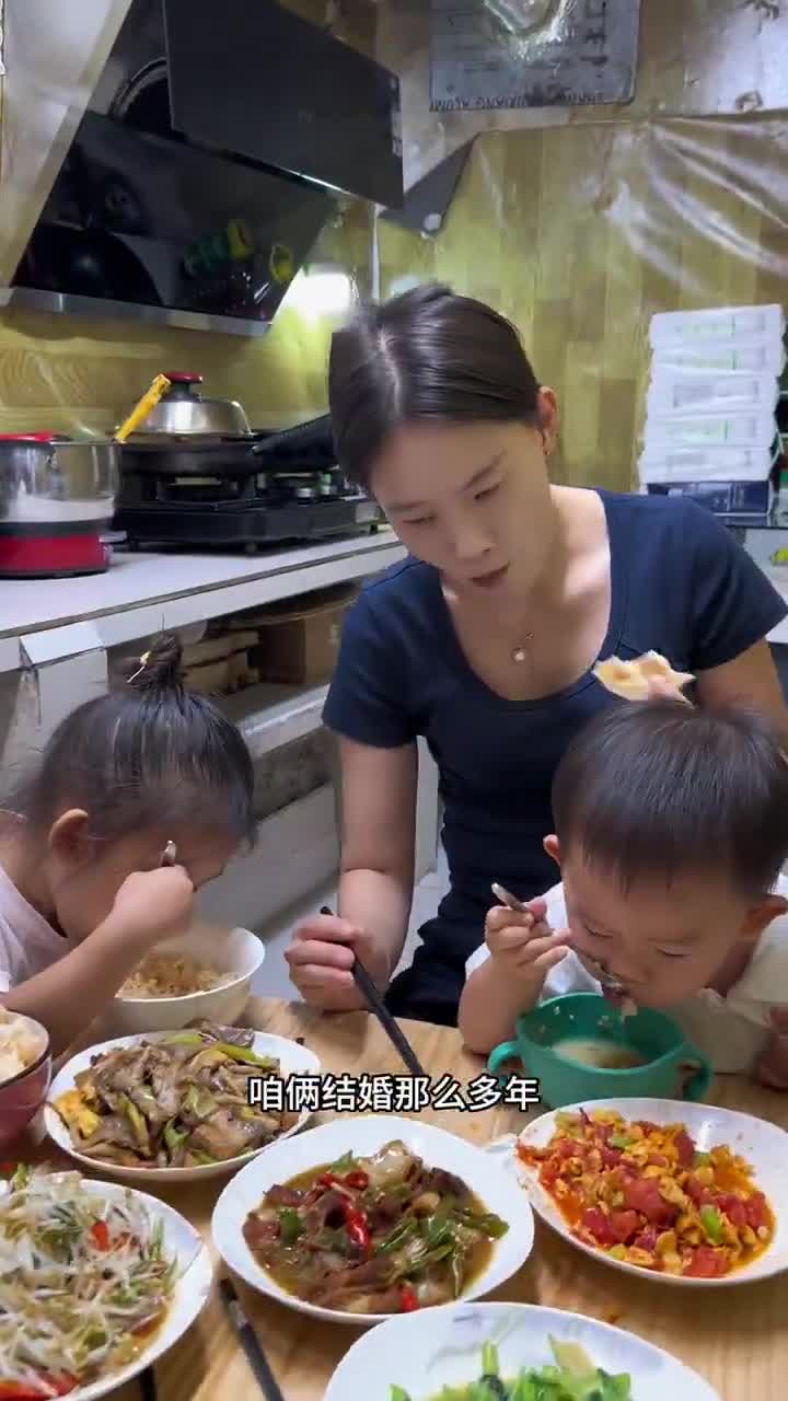 三个棉袄都漏风啊😄……
