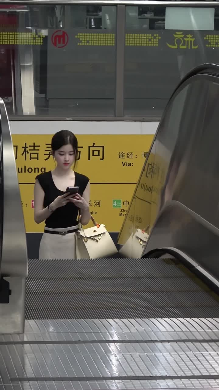 出地铁🚇的芙蓉