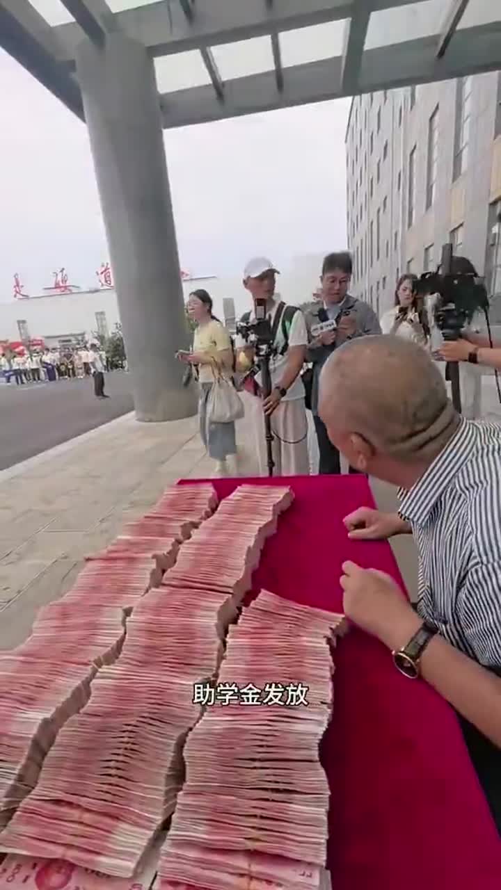 你们读的哪个学校🏫啊……