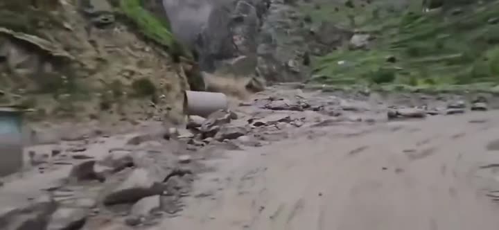 尼泊尔的突发泥石流……