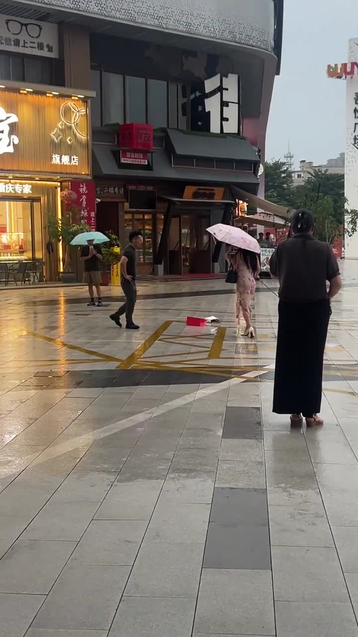 中国🇨🇳男人活的挺没意思的
