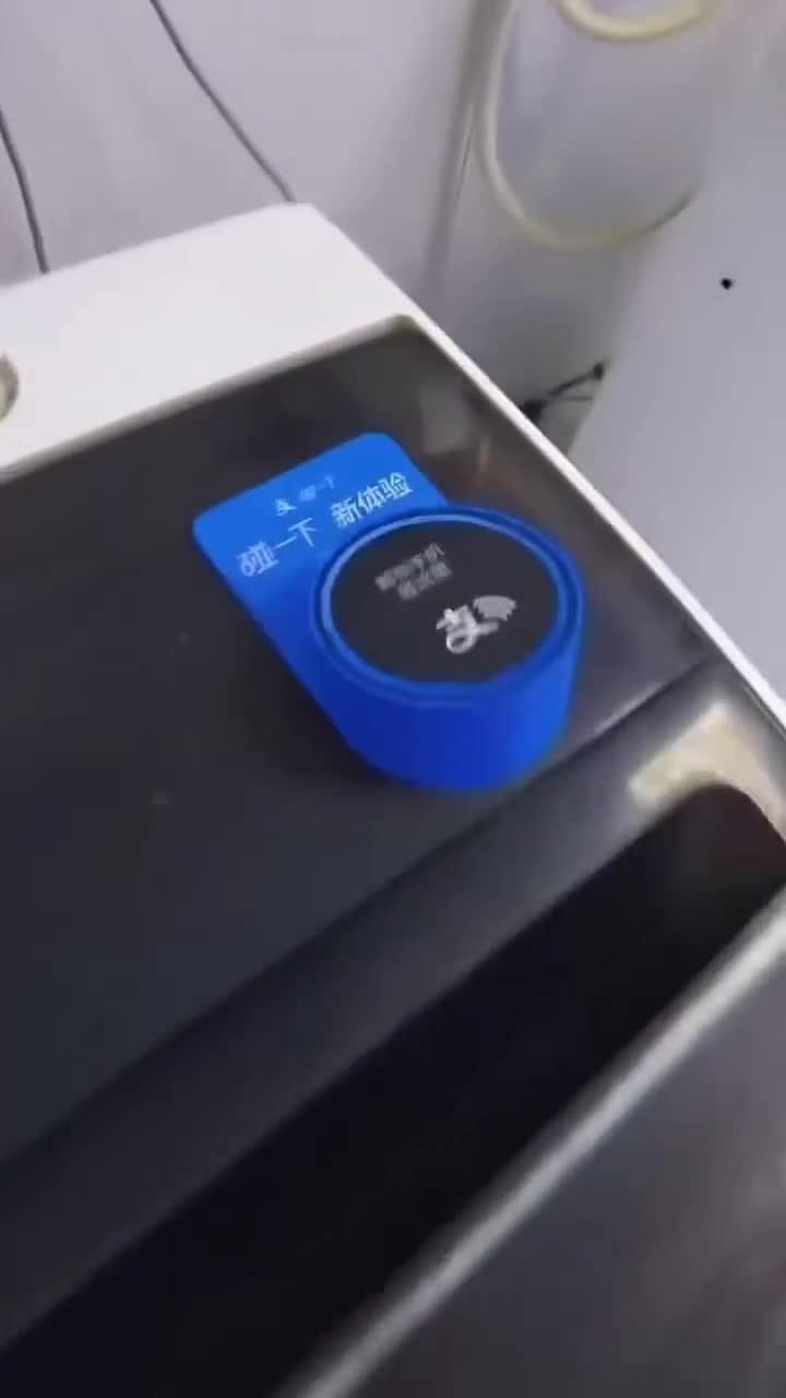 中国🇨🇳大陆!有你妈的锤子教育和学校