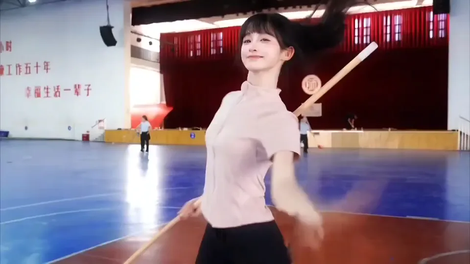 挥舞红缨枪