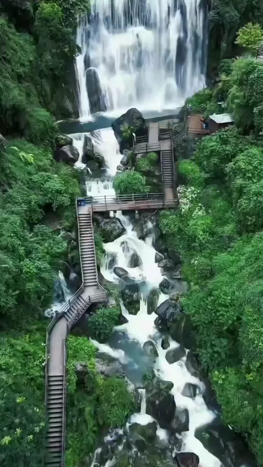 云南尼珠河大峡谷
