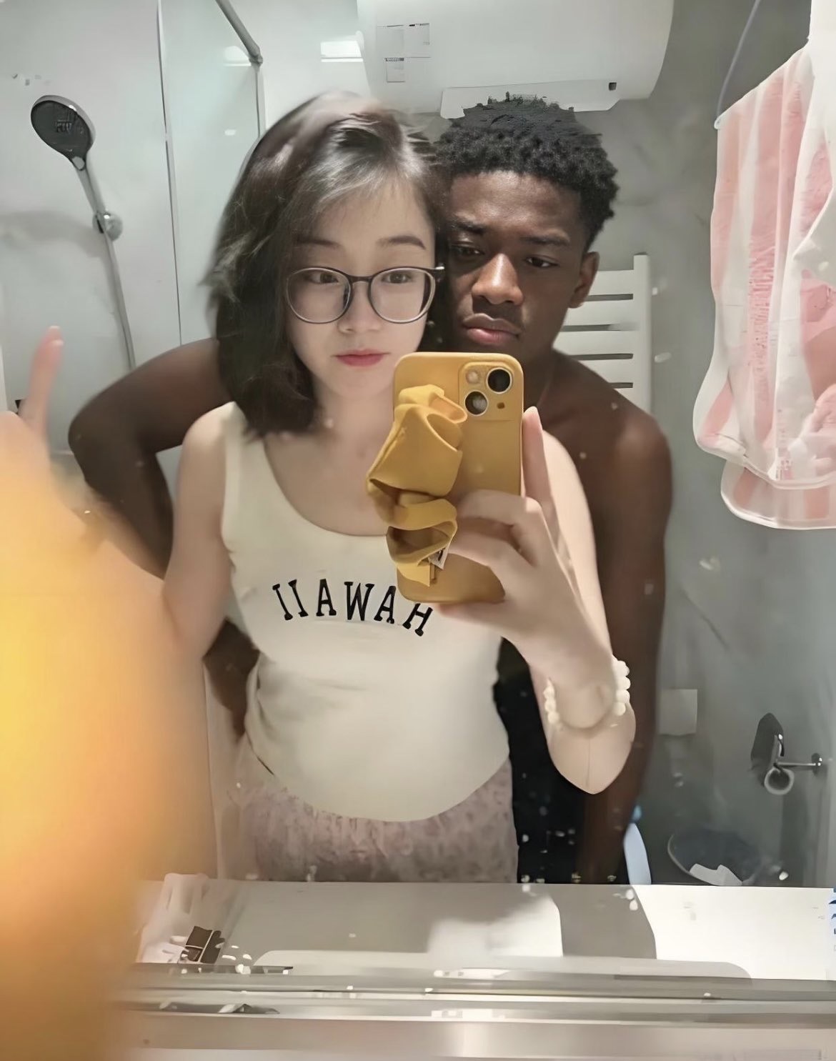 看她满意的表情,肯定很幸福吧?