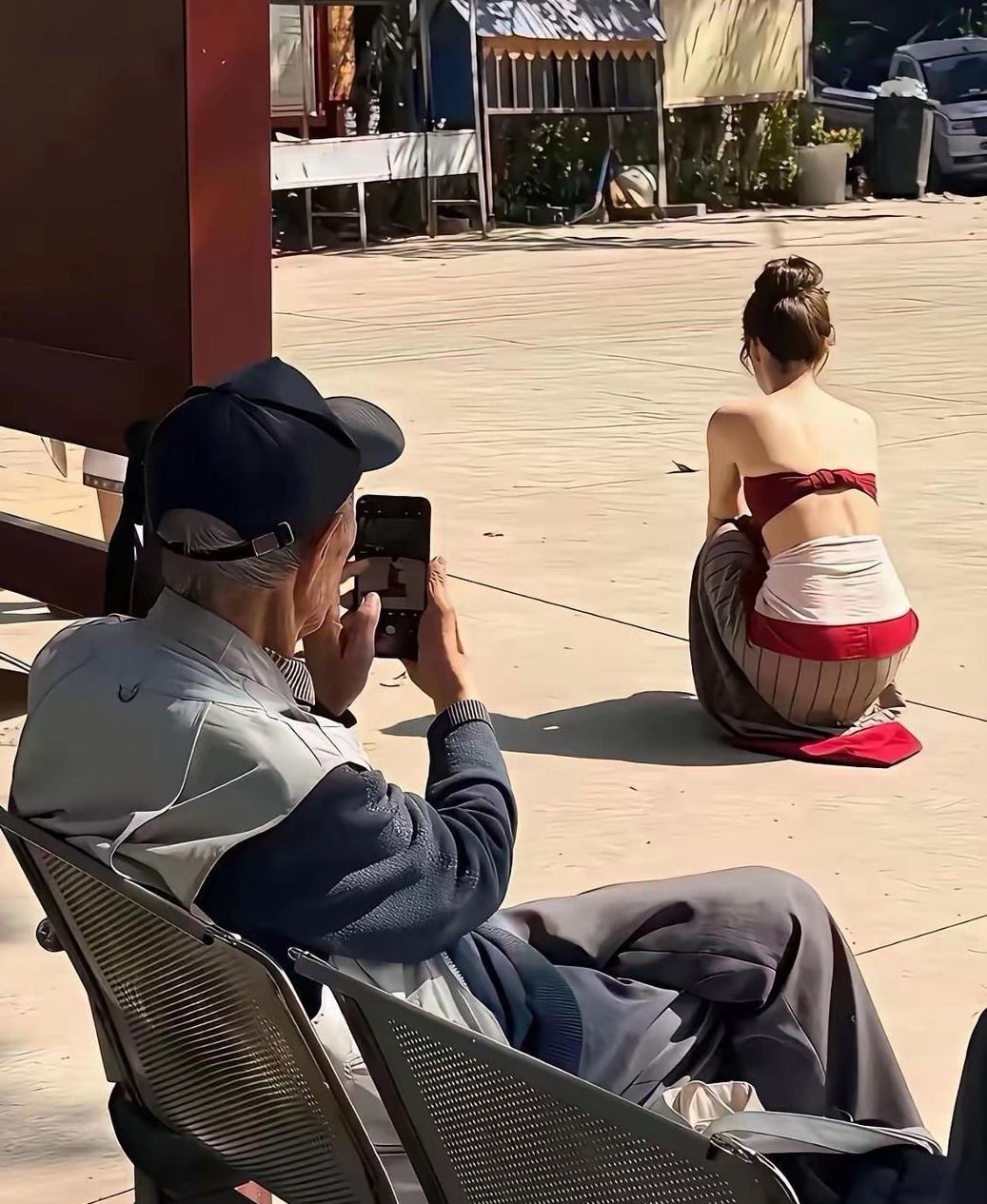 人这一辈子,不必勉强维系所有关系,只需要和同样珍视你的人保持联系就好。真心要留给懂得回应的人,那些无视你的善意、消耗你的情绪的人,不必刻意讨