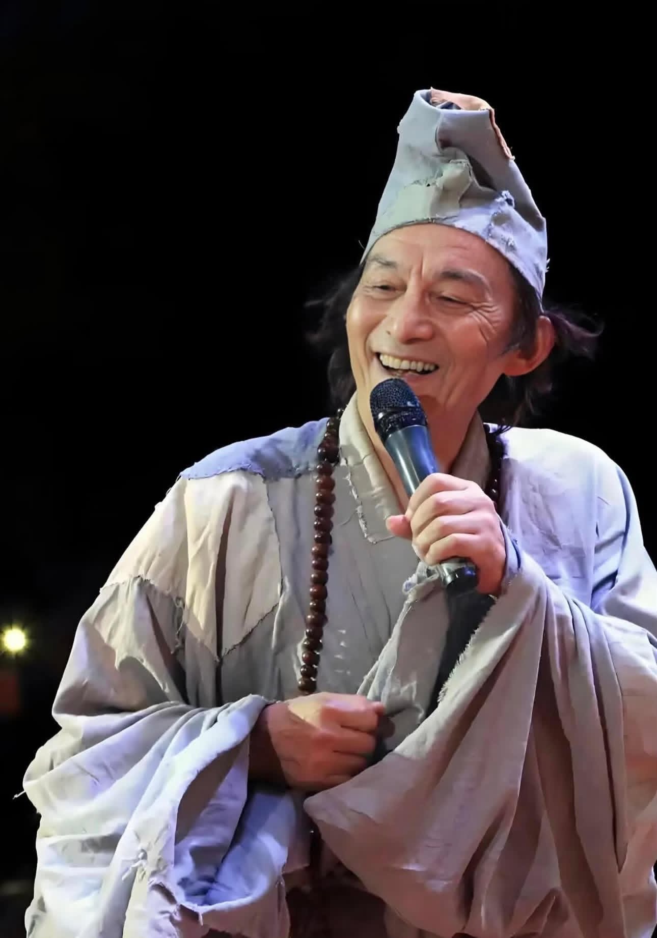 92岁的游本昌，济公扮演者，可以说大家一提到他就本能的想到了“济公”，就是这样一个一辈子都笼罩在济公光环下的人，93岁死了。