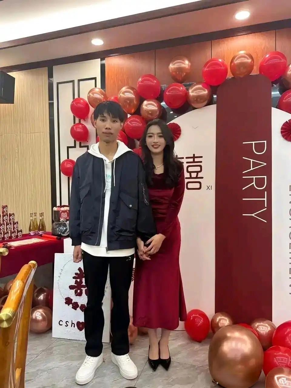她是快手博主(宁宁小羊)以前是陪酒小羊,还在直播间打擦边,终究还是老实人接了盘。