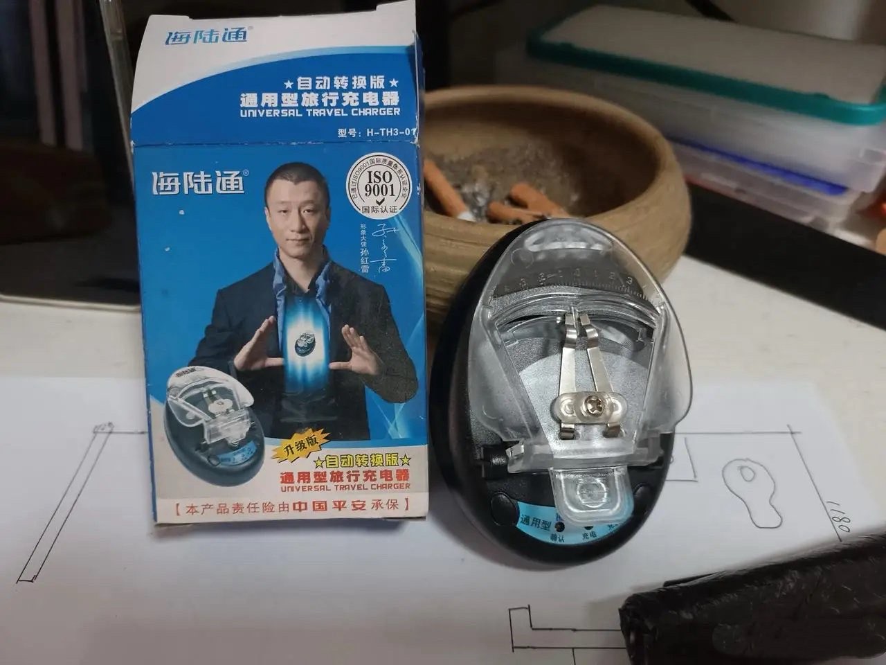 当年的万能充确实牛逼,不服不行,发明者叫陈天涵,为此获得了全国青少年科技创新一等奖,成功保送清华大学,只要你是电池,只要你有正负极,他就能充